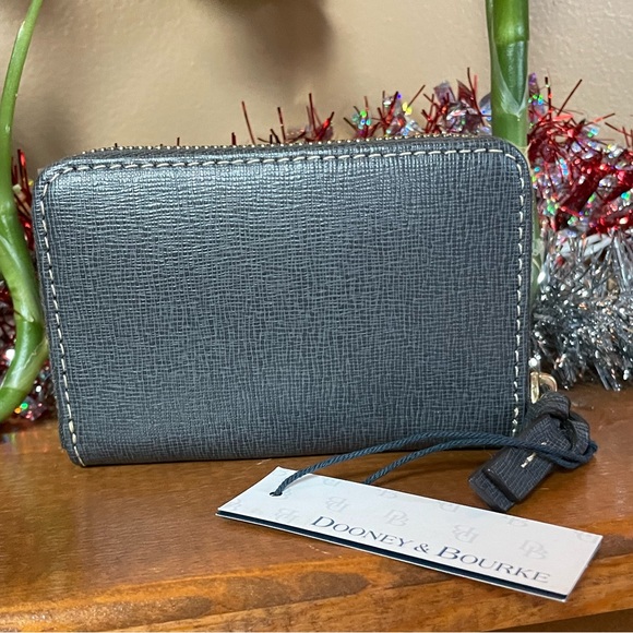 DOONEY & BOURKE SAFFIANO LARGE ZIP AROUND CREDIT CARD CASE. DARK GREY. NEW. - Picture 2 of 9